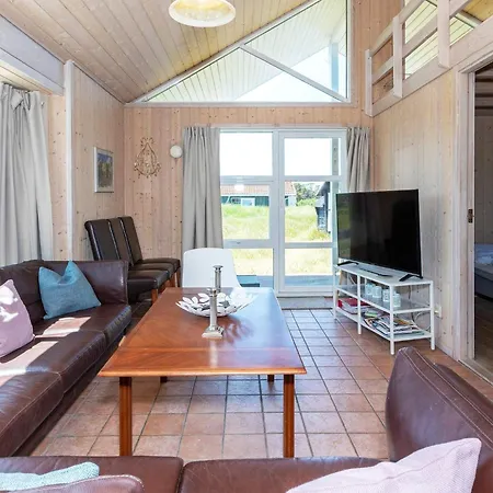 12 Person In Pandrup-by Traum * Pandrup